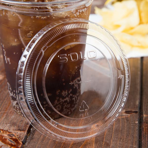 Solo 662TS Clear Plastic Lid with Straw Slot - Image 1