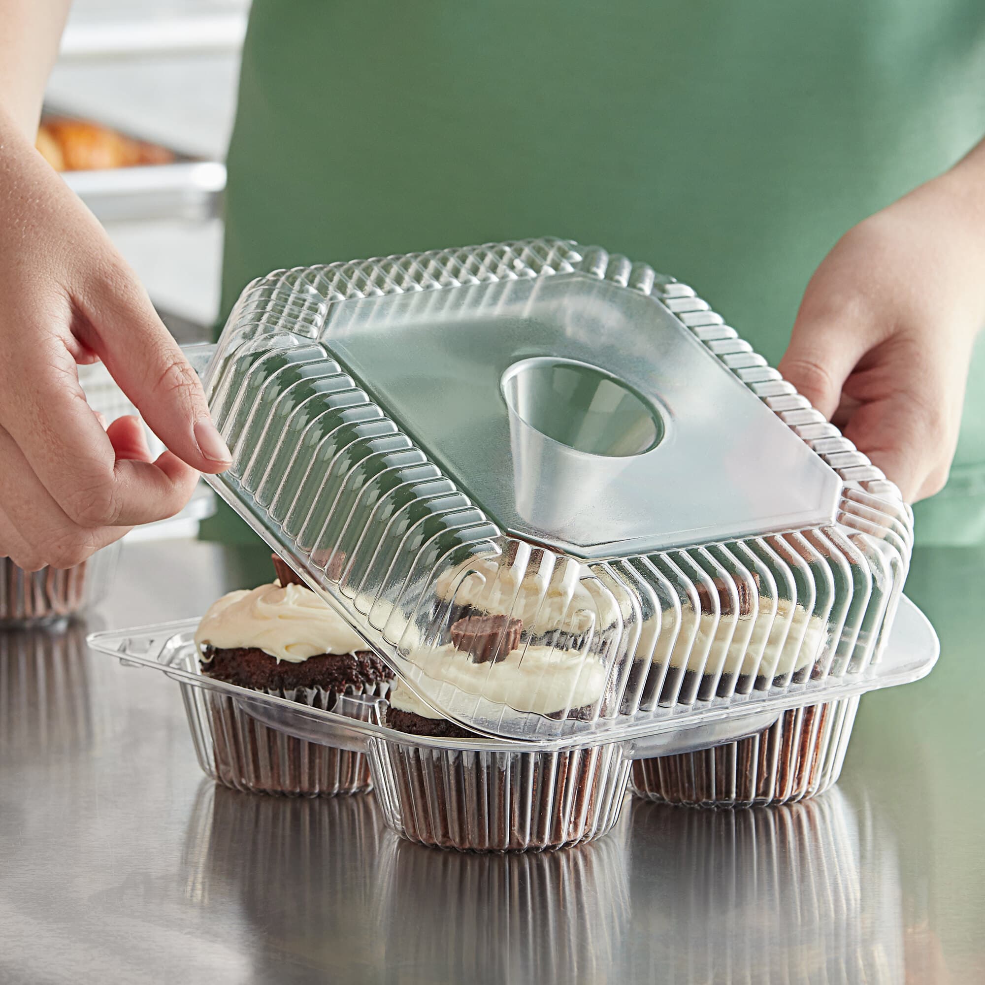 Polar Pak Hinged 4 Cavity Muffin Cupcake Container - Image 1