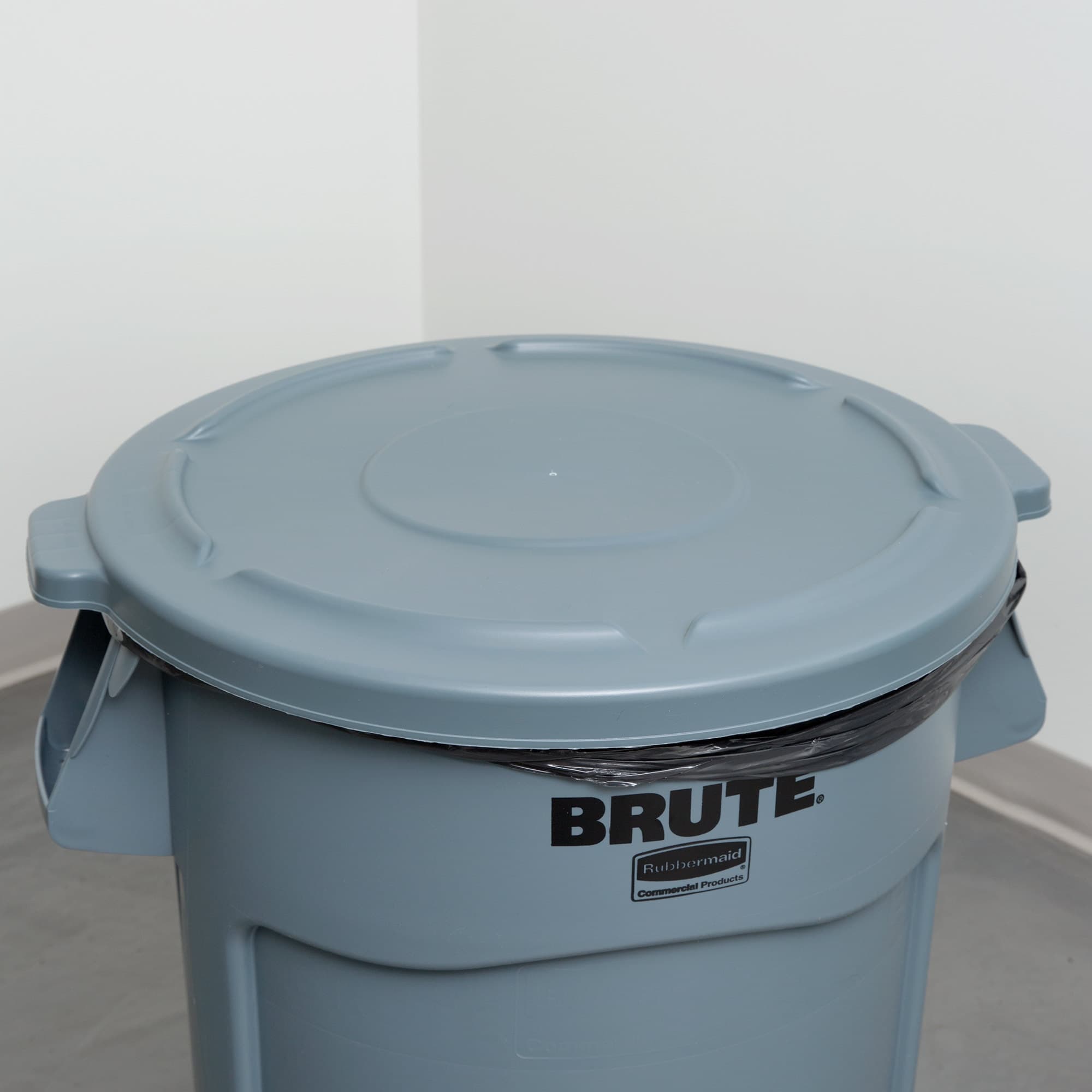 Rubbermaid FG264560GRAY BRUTE 44 Gallon Gray Trash Can Lid